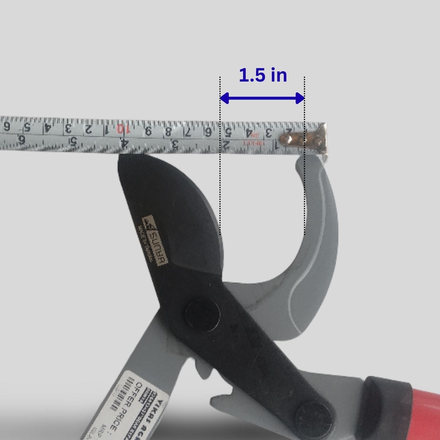 Bypass pruner with jaw width measurement of 1.5 inches on a white background
