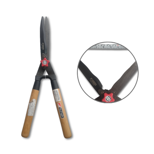 Sunya Carbon Setel Shear with wooden handle on white background