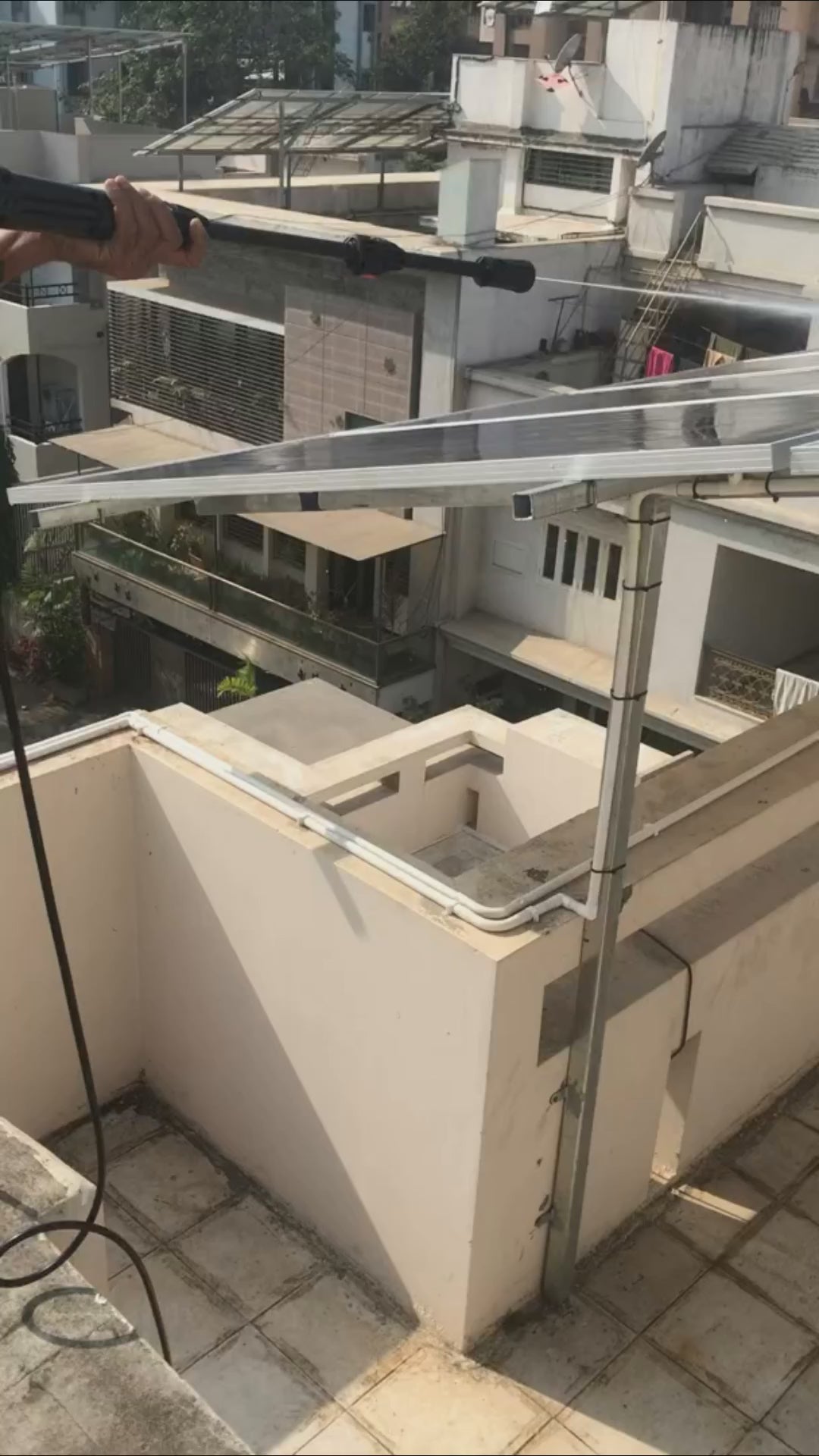 In use video of Usha pressure washer machine by a person for cleaaninng solar panels on terrace